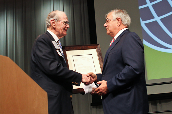 Bill Frenzel presents token of appreciation to Barney Frank at the 2012 Bretton Woods Committee Annual Meeting